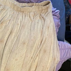 EUC Torrid XXL Skirt with stars. It has pockets.